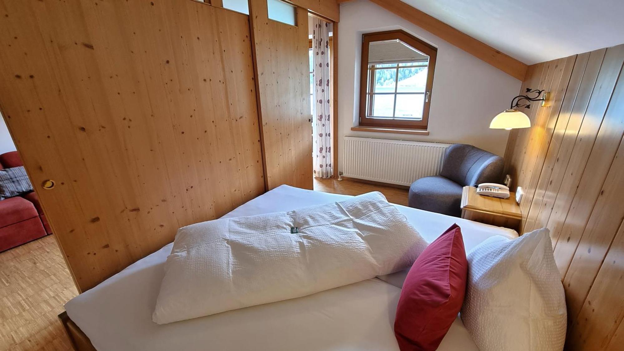 Ferienhof Obergasser Und Bergblick Weissensee Room photo